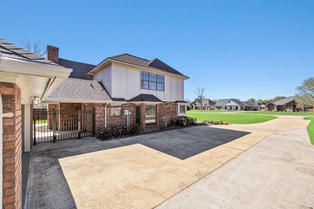 310 Pecan Loop Drive, Baytown, TX 77523