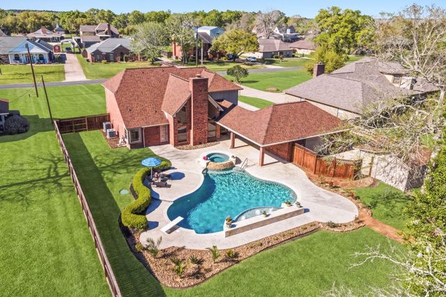 310 Pecan Loop Drive, Baytown, TX 77523