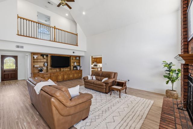 310 Pecan Loop Drive, Baytown, TX 77523