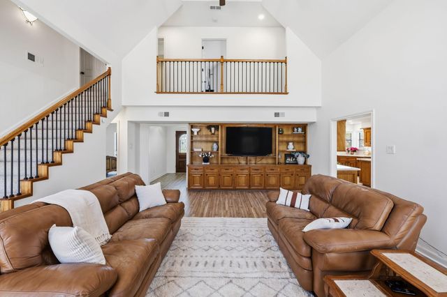 310 Pecan Loop Drive, Baytown, TX 77523