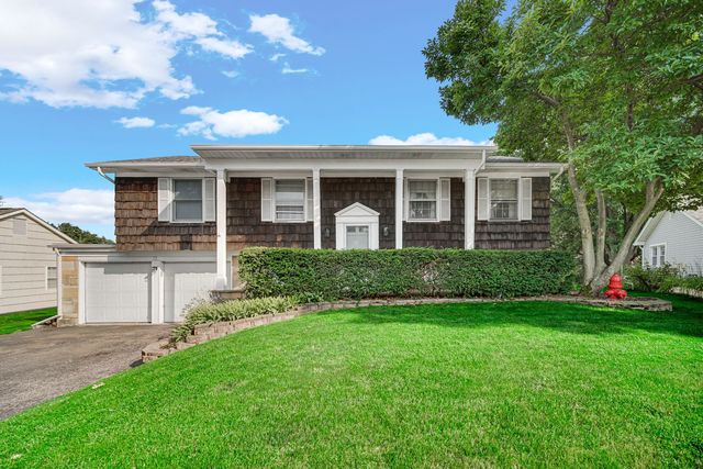 12 Regent Court, Buffalo Grove, IL 60089