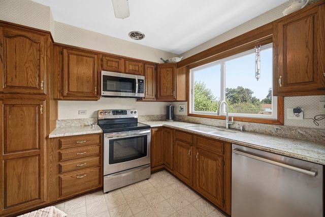 12 Regent Court, Buffalo Grove, IL 60089
