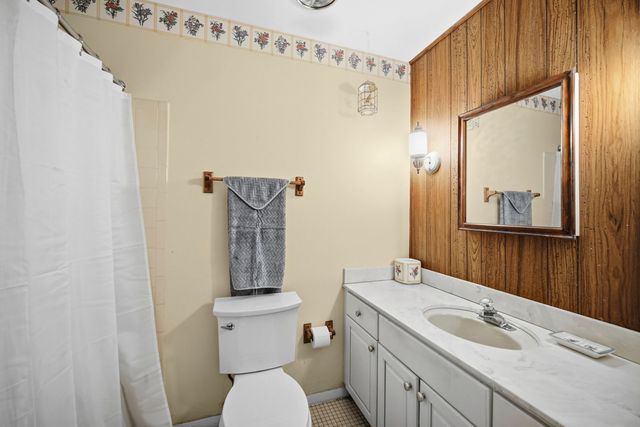 12 Regent Court, Buffalo Grove, IL 60089