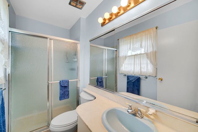 12 Regent Court, Buffalo Grove, IL 60089
