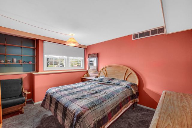 12 Regent Court, Buffalo Grove, IL 60089