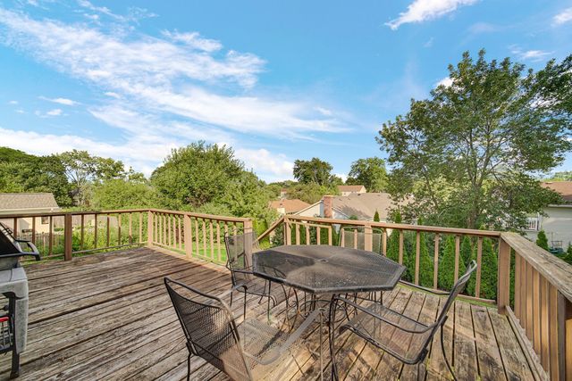 12 Regent Court, Buffalo Grove, IL 60089
