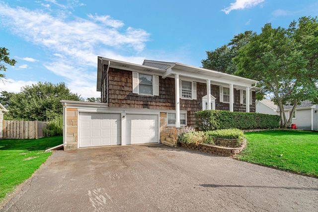 12 Regent Court, Buffalo Grove, IL 60089