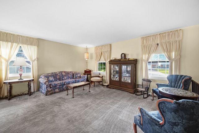 12 Regent Court, Buffalo Grove, IL 60089