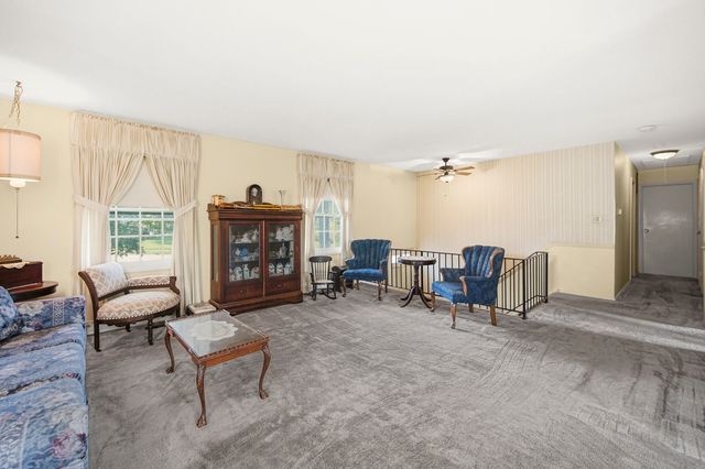 12 Regent Court, Buffalo Grove, IL 60089