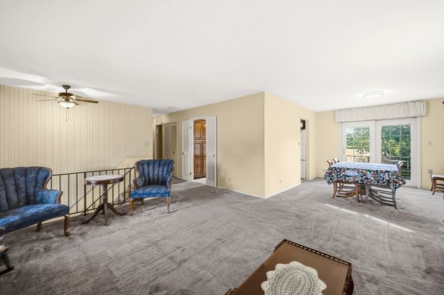 12 Regent Court, Buffalo Grove, IL 60089