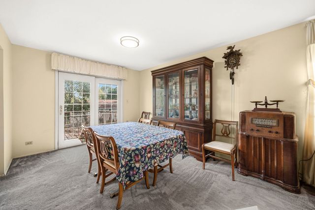 12 Regent Court, Buffalo Grove, IL 60089