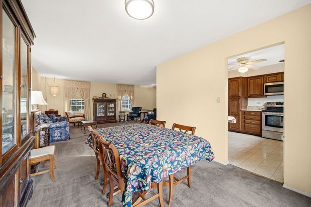 12 Regent Court, Buffalo Grove, IL 60089