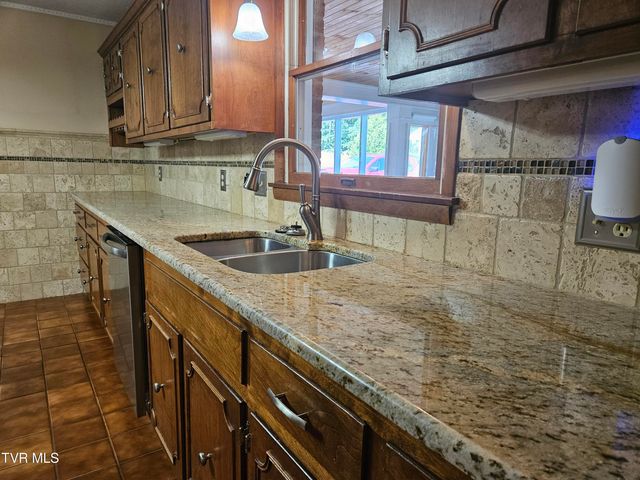 94 Ridge Road, Lebanon, VA 24266