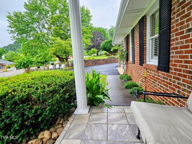 94 Ridge Road, Lebanon, VA 24266