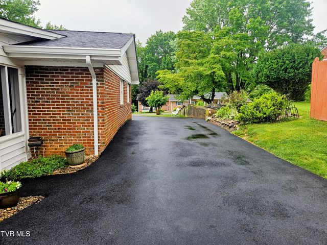 94 Ridge Road, Lebanon, VA 24266