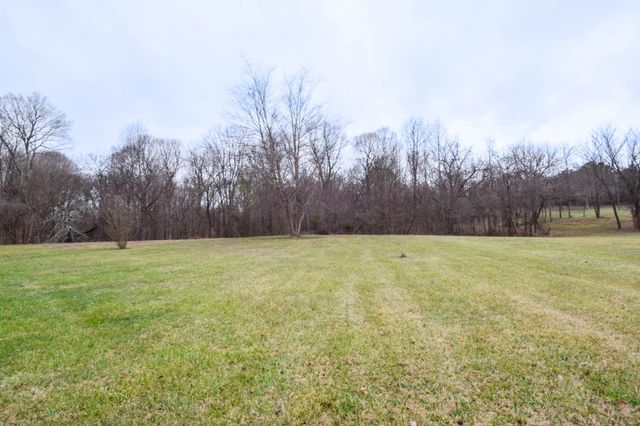 224 Wagoners Way, Westmoreland, TN 37186