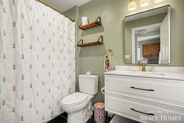 147 E 16th Street, Holland, MI 49423