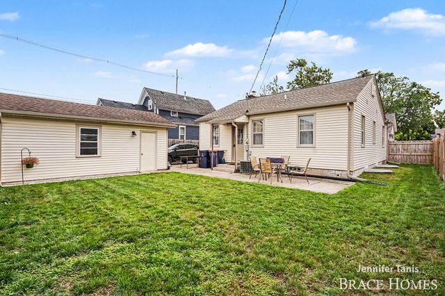 147 E 16th Street, Holland, MI 49423