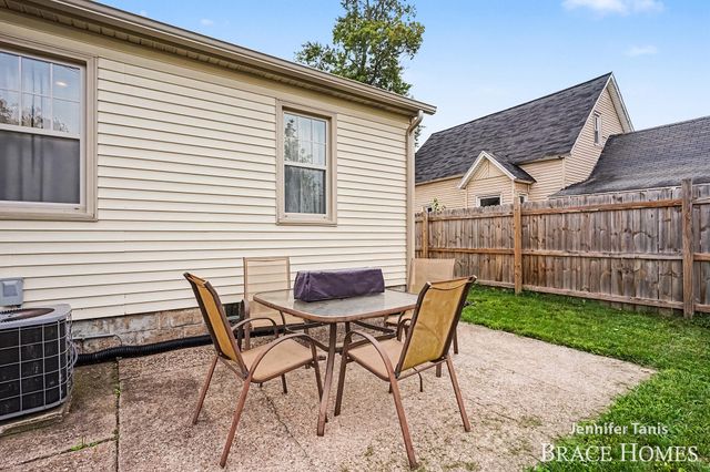 147 E 16th Street, Holland, MI 49423