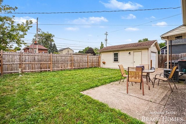 147 E 16th Street, Holland, MI 49423