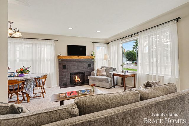 147 E 16th Street, Holland, MI 49423