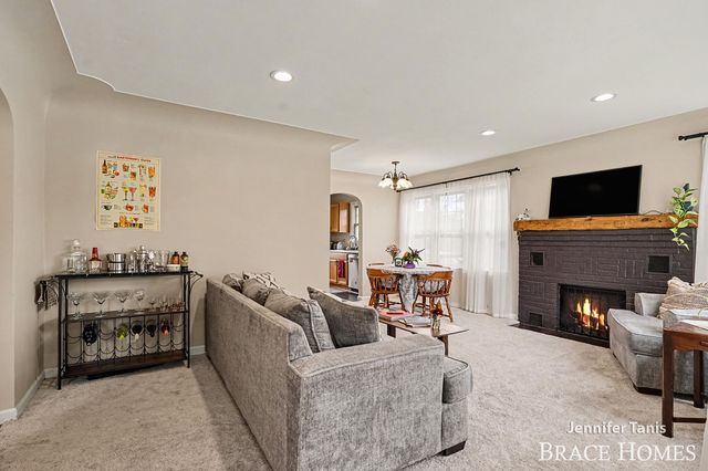 147 E 16th Street, Holland, MI 49423