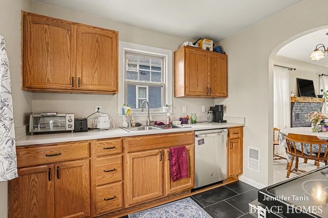 147 E 16th Street, Holland, MI 49423