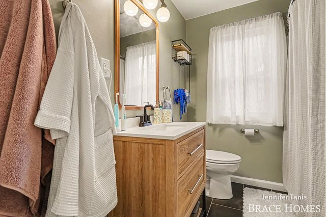 147 E 16th Street, Holland, MI 49423