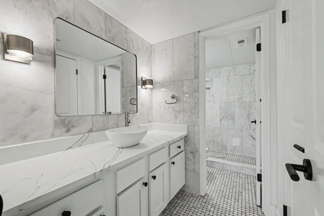10650 Steppington Drive 219, Dallas, TX 75230