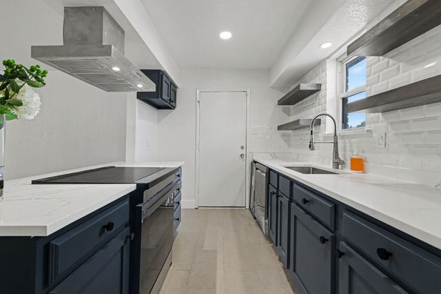 10650 Steppington Drive 219, Dallas, TX 75230