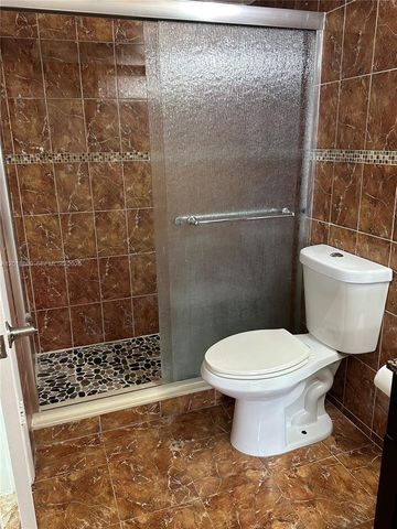 2780 W 76th St 203, Hialeah, FL 33016