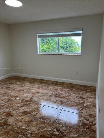 2780 W 76th St 203, Hialeah, FL 33016