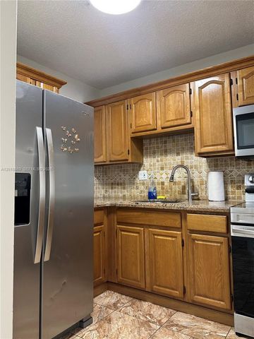 2780 W 76th St 203, Hialeah, FL 33016