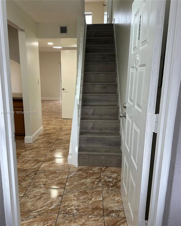 2780 W 76th St 203, Hialeah, FL 33016