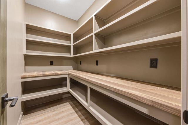 243 Thurston Ln, Derby, KS 67037