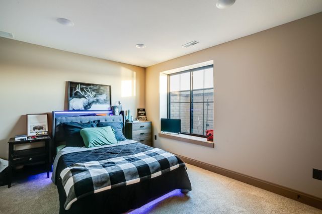 243 Thurston Ln, Derby, KS 67037