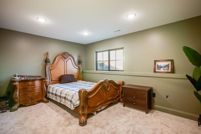 243 Thurston Ln, Derby, KS 67037