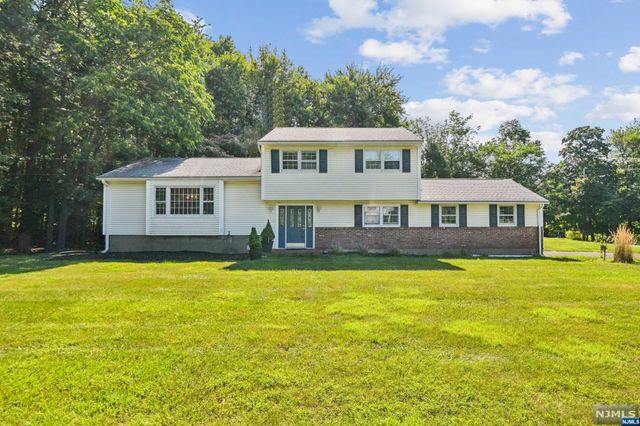 739 Warren Drive, Franklin Lakes, NJ 07417