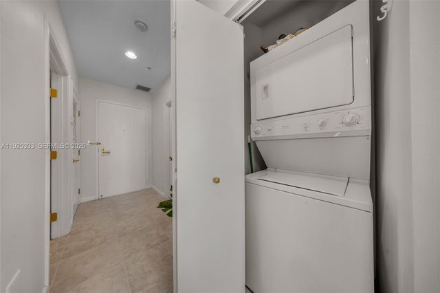 7930 East Dr 506, North Bay Village, FL 33141