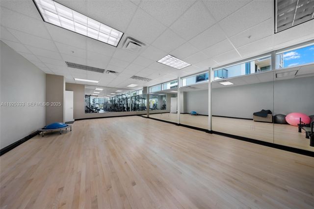 7930 East Dr 506, North Bay Village, FL 33141