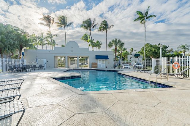 510 NW 97th Ave, Plantation, FL 33324