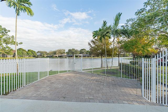 510 NW 97th Ave, Plantation, FL 33324
