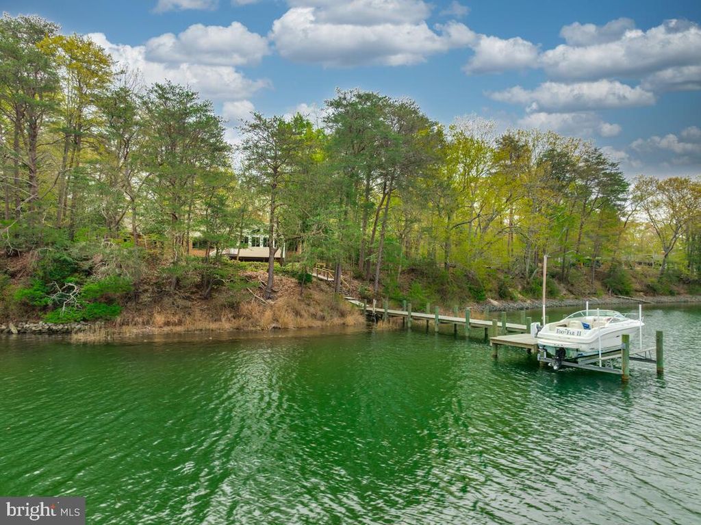 Image 1 of property listing at 18264 PARK DR, Saint Inigoes, MD 20684