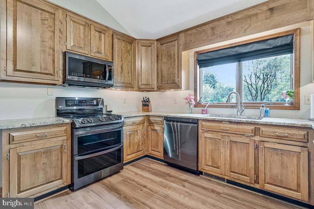 Image 10 of property listing at 18264 PARK DR, Saint Inigoes, MD 20684