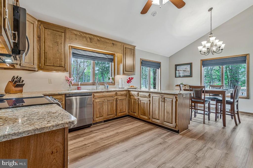 Image 11 of property listing at 18264 PARK DR, Saint Inigoes, MD 20684