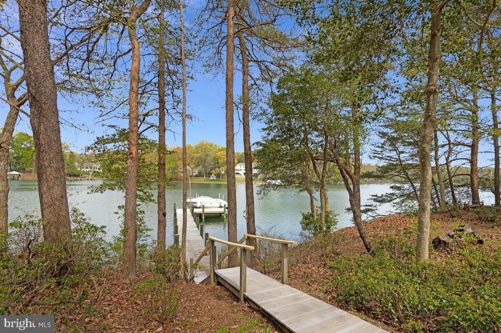 Image 4 of property listing at 18264 PARK DR, Saint Inigoes, MD 20684