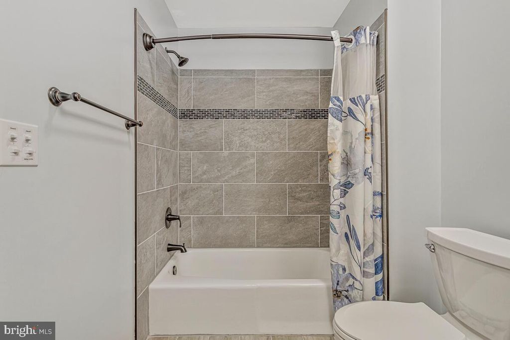 Image 45 of property listing at 18264 PARK DR, Saint Inigoes, MD 20684