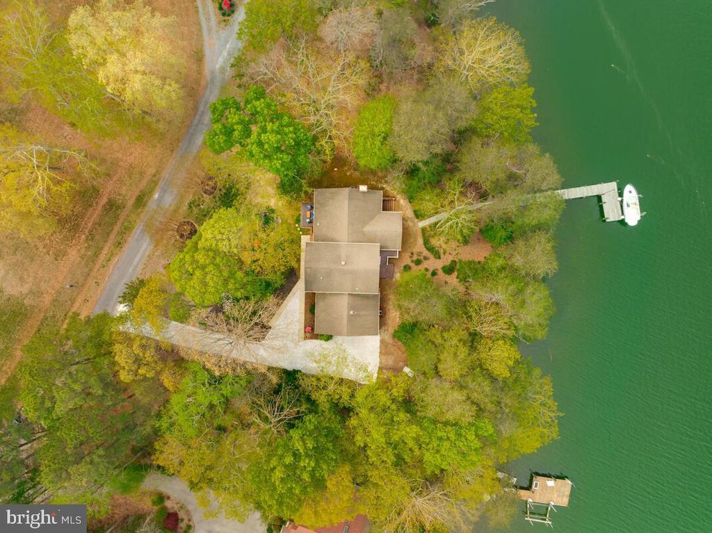 Image 64 of property listing at 18264 PARK DR, Saint Inigoes, MD 20684