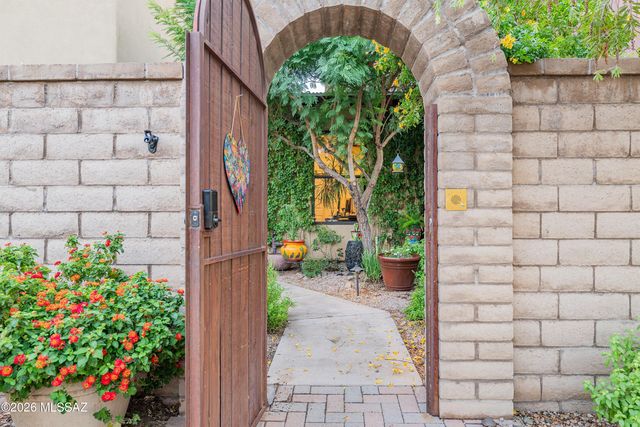 202 E Croydon Park Road, Tucson, AZ 85704