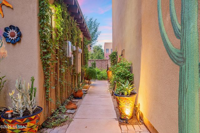 202 E Croydon Park Road, Tucson, AZ 85704